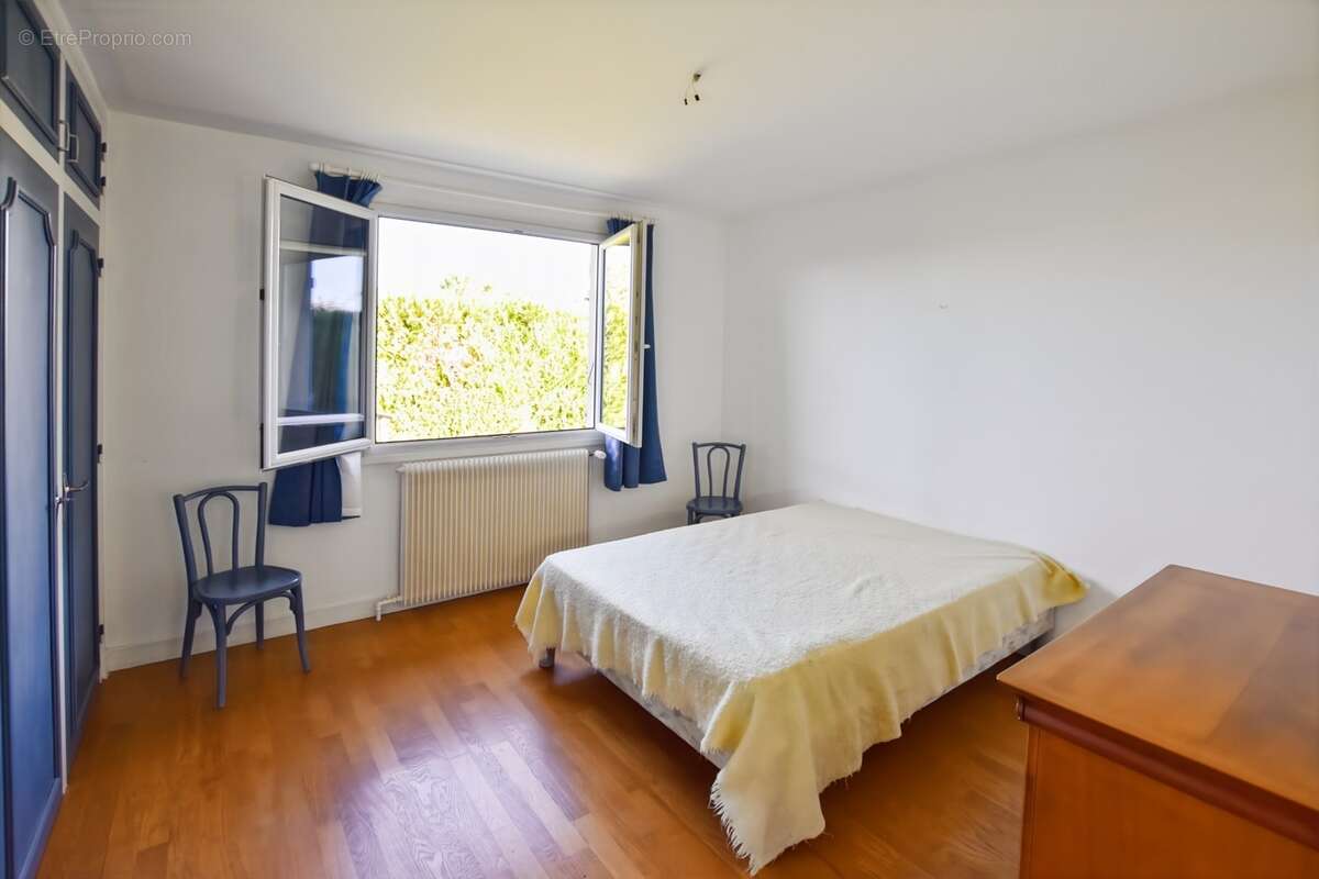 Maison sur sous-sol de 149 m2 avec 1840 m2 de terrain  à FARGES LES CHALON (71) - photo 9