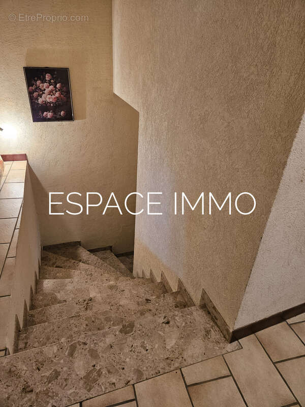 Maison à LIVINHAC-LE-HAUT