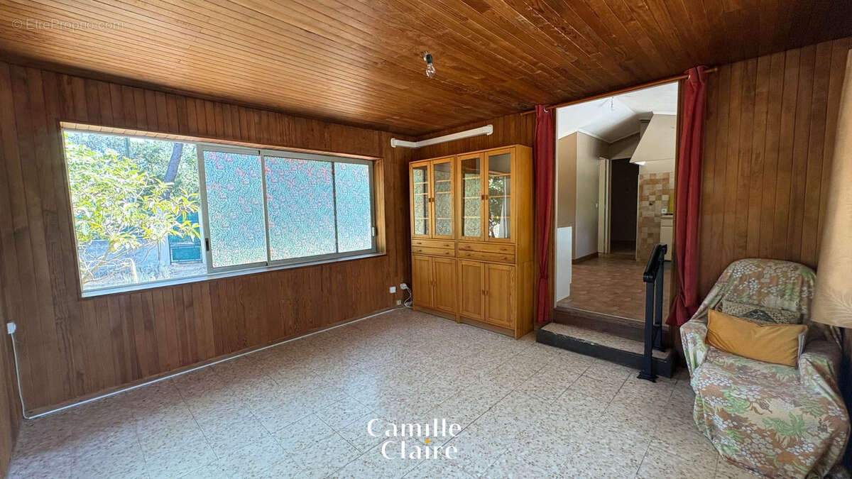 Maison type chalet au calme avec garage sur grand terrain à Mimet. - photo 11