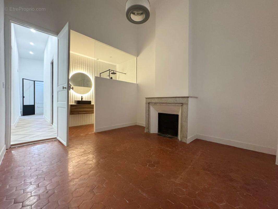 Appartement à MARSEILLE-1E