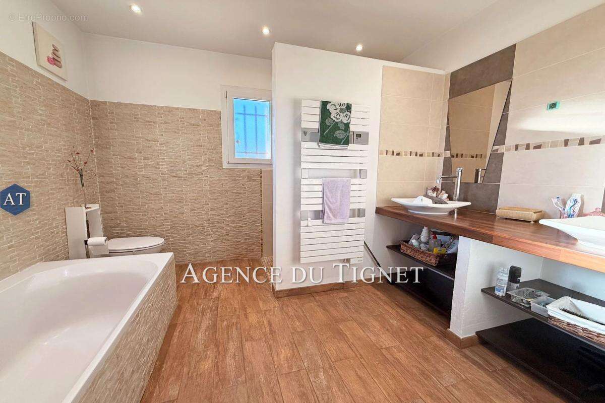 Maison à SAINT-CEZAIRE-SUR-SIAGNE