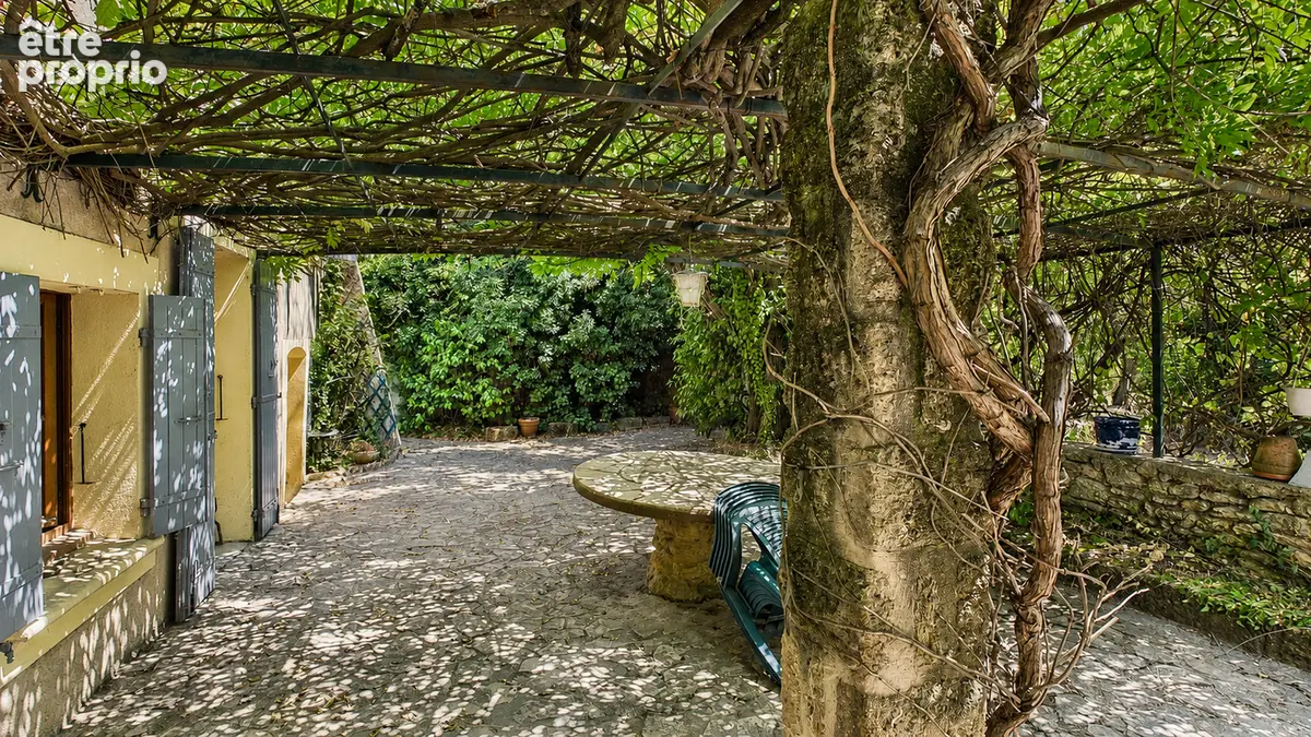 Sauveterre - Maison familiale de caractère, 4 chambres et terrain arboré de 2 600 m² - photo 17