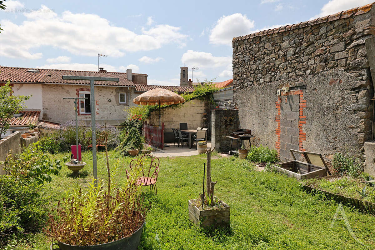 Maison La Bruffiere - photo 5