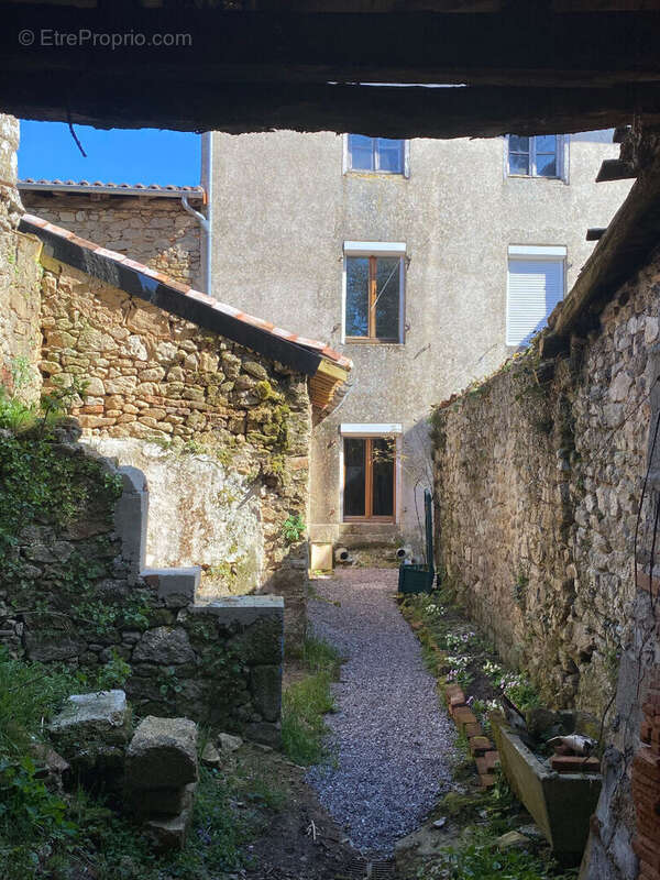 Maison à COGNAC-LA-FORET