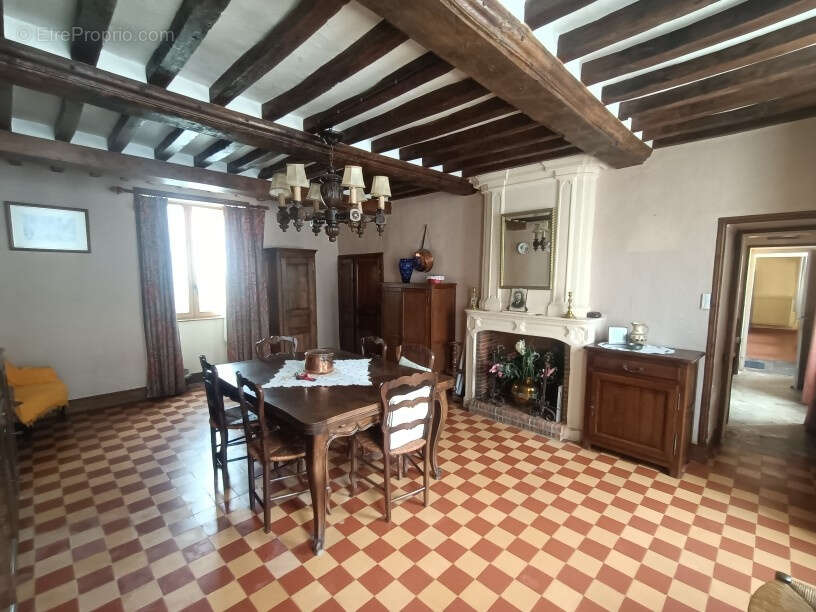 Maison à LONGUES-SUR-MER