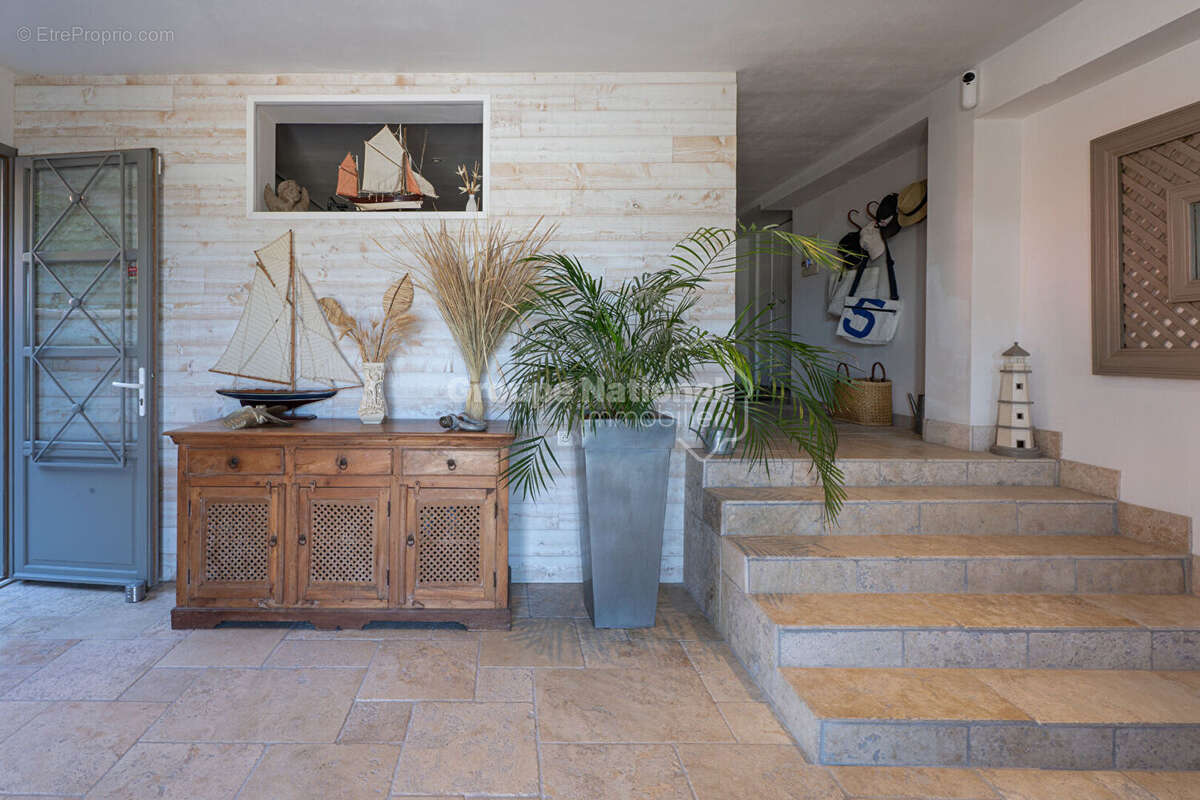 Maison à SAINT-CHAMAS