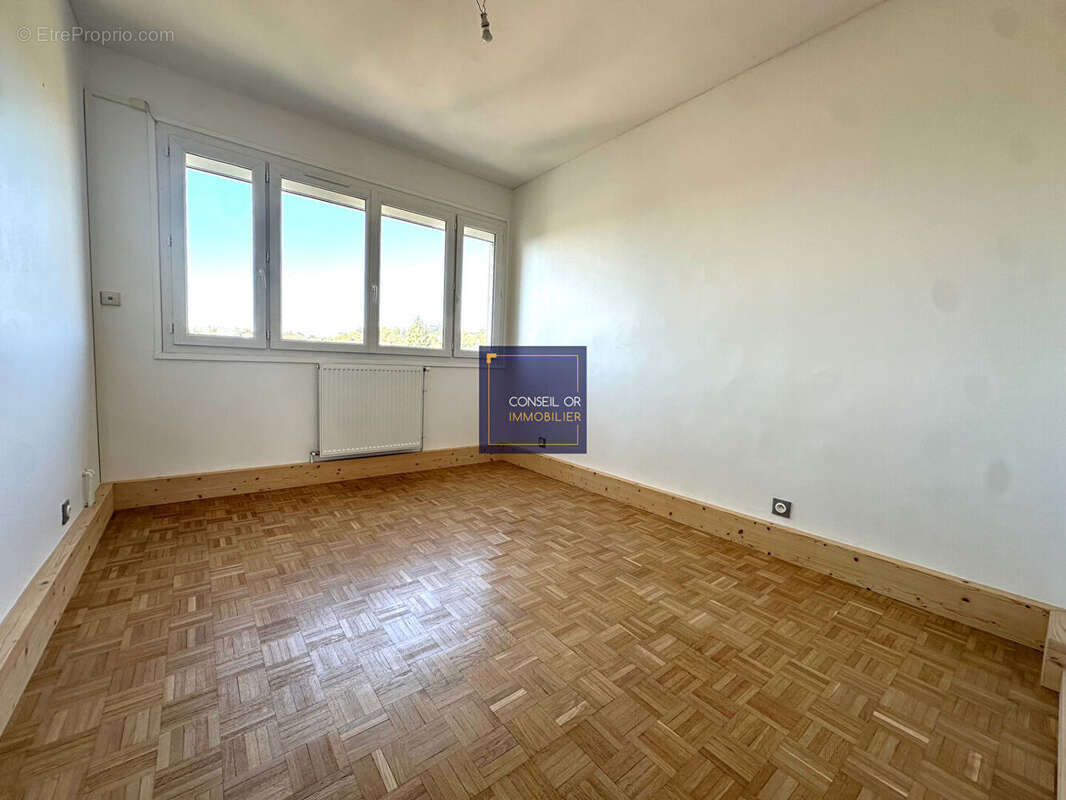 Appartement à SAINT-GENIS-LAVAL