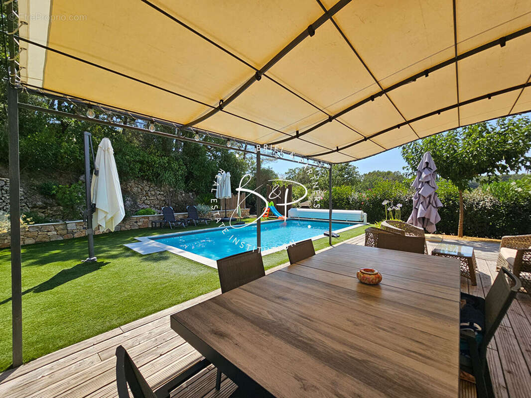EXCLUSIVITE LORGUES Maison de plain-pied de 127 m² avec 4 chambres, piscine chauffée et jardin paysagé - photo 15