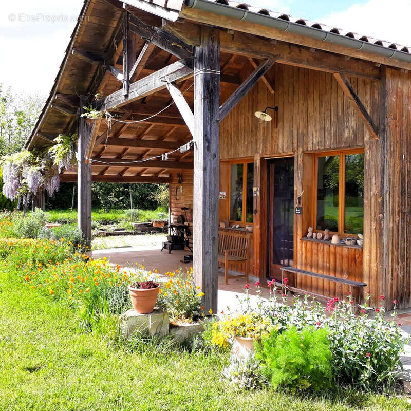 Propriété de 2.5ha avec Maison rénovée, dépendances, Vue Pyrénées - photo 3
