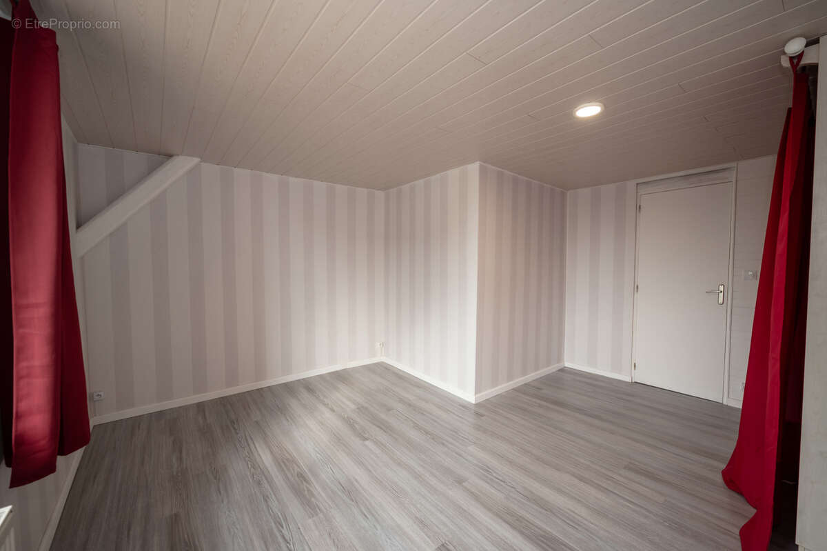 Appartement à FRASNE