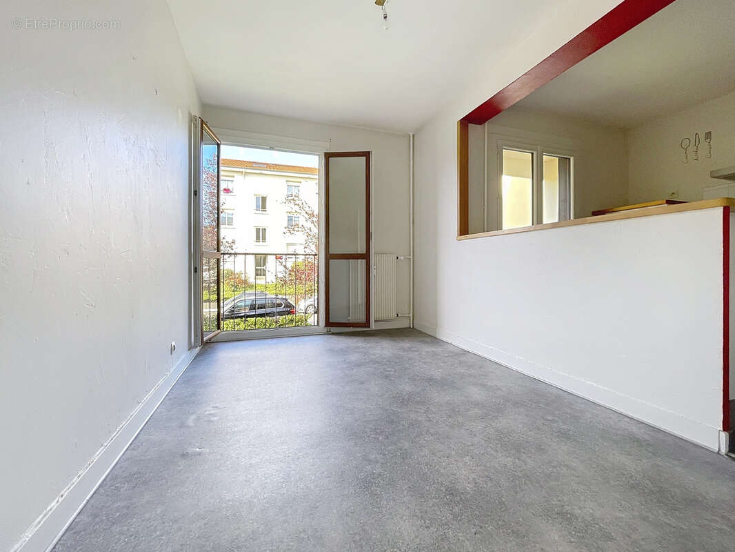 Appartement à SAINT-GENEST-LERPT