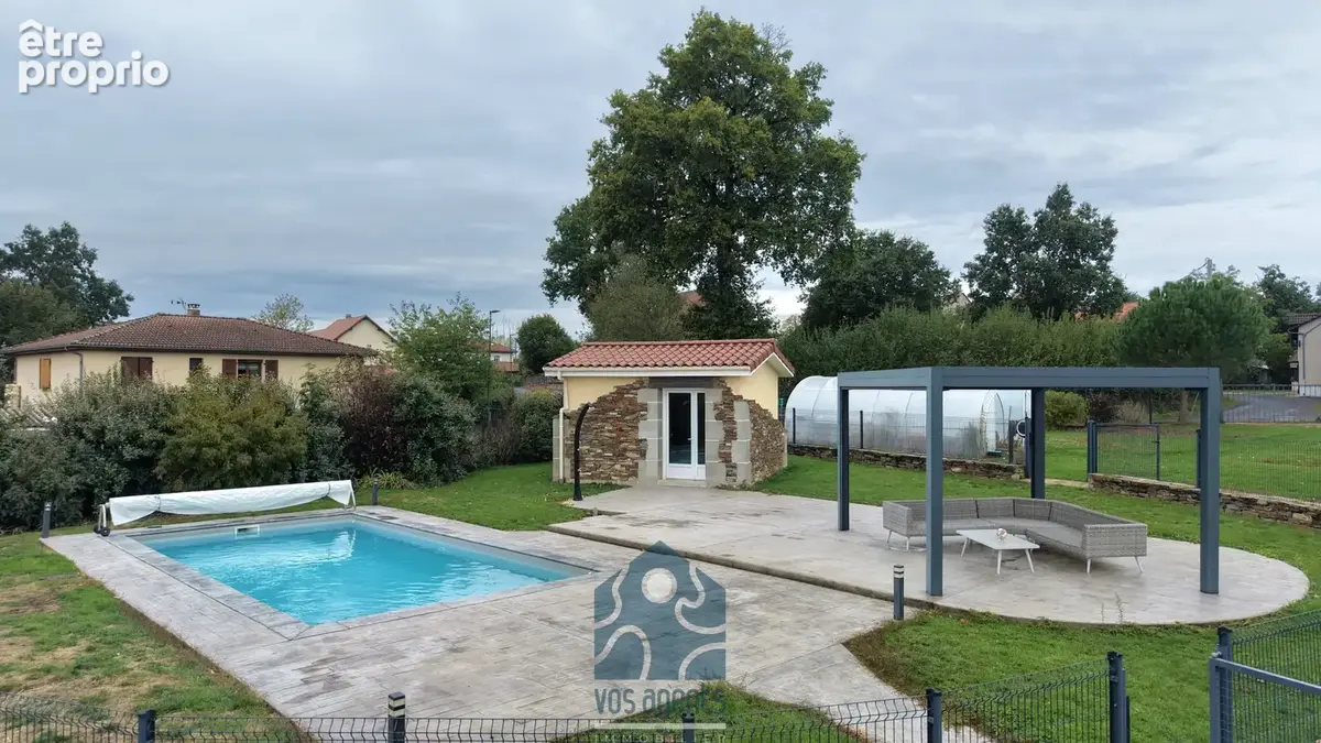 Maison T5 avec piscine, double garage, terrasse couverte, pergola et dépendances - photo 14