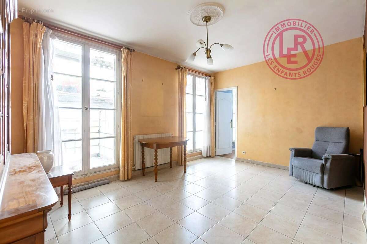 Appartement à PARIS-3E