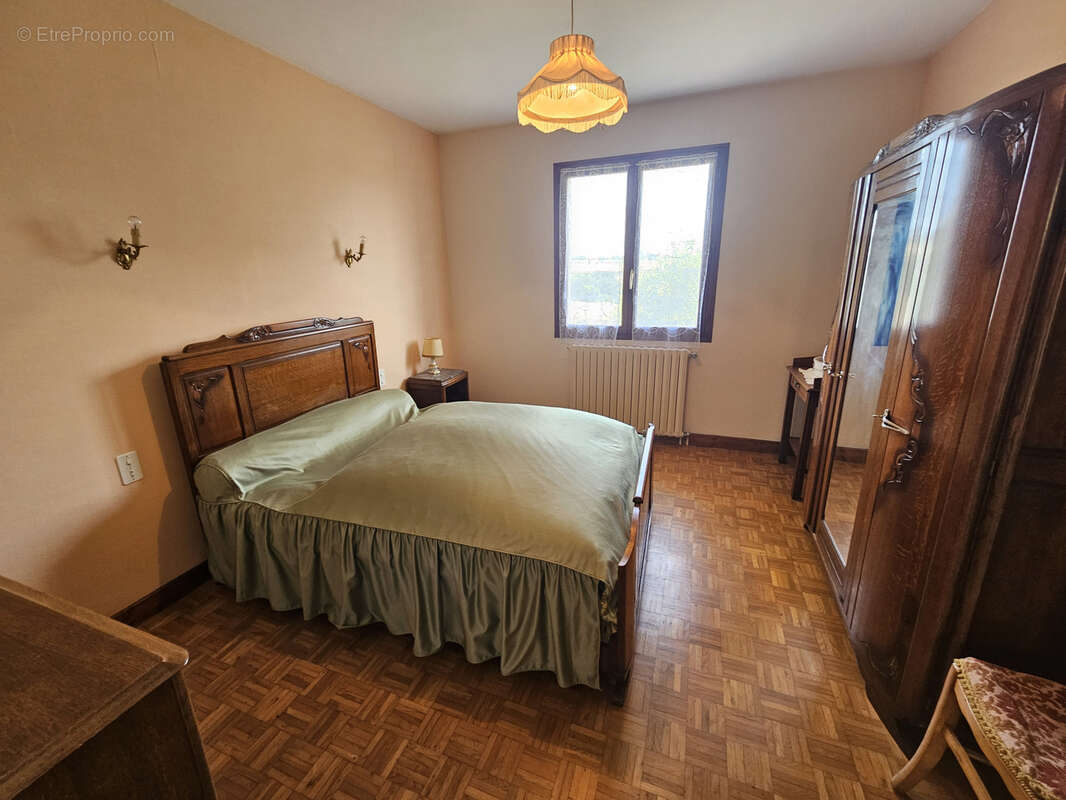 Maison à SAINT-LEONARD-DE-NOBLAT