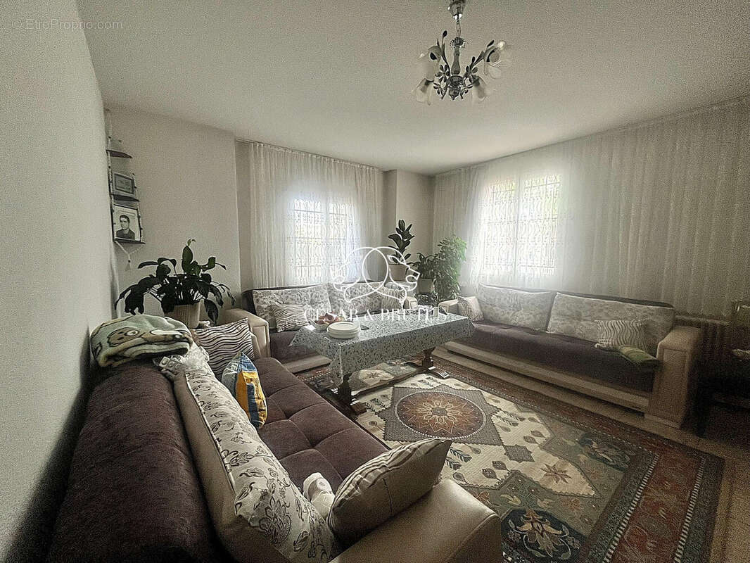 Appartement 415 m² à Roussillon  - photo 7