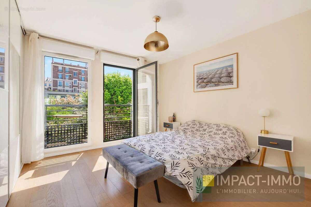 Appartement à COURBEVOIE