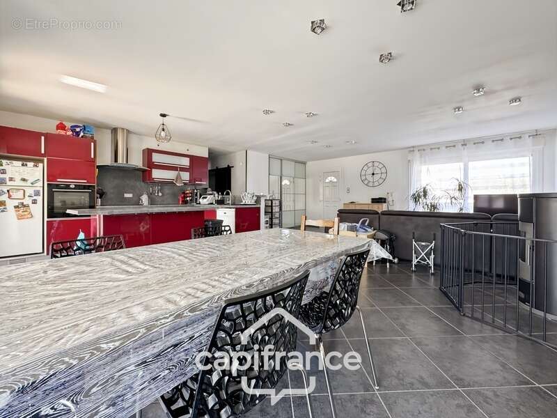 Maison à OUROUX-SUR-SAONE