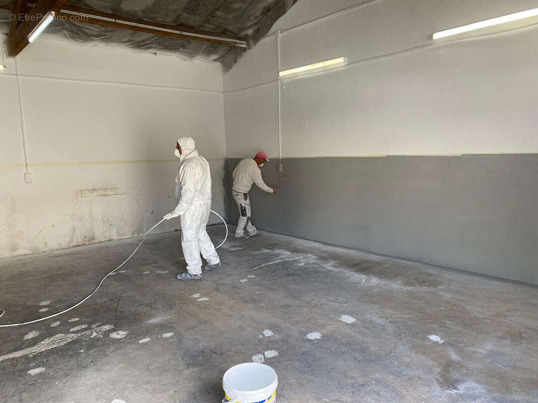 Commerce à VALLAURIS