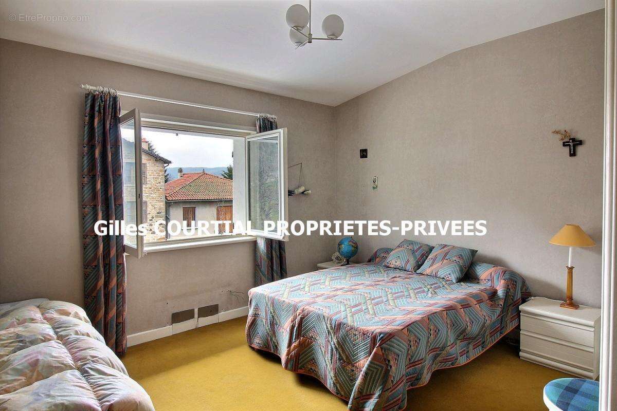 Maison à SAINT-JULIEN-CHAPTEUIL