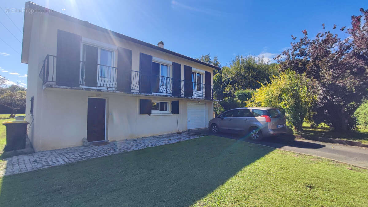 LOUGRES Maison Individuelle de 103m2 env. de type F5 - photo 2