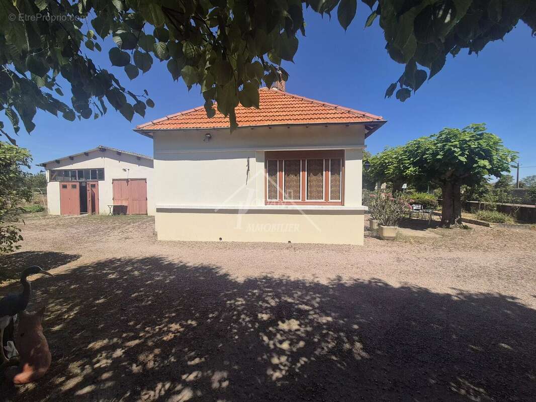 Maison quatre chambres, dépendances et terrain - photo 19