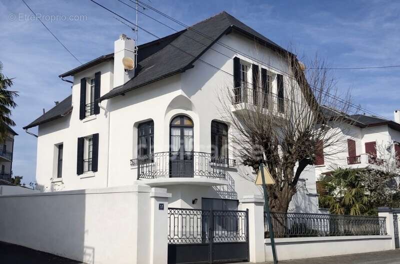  Maison de ville de caractère avec jardin et garage - photo 5