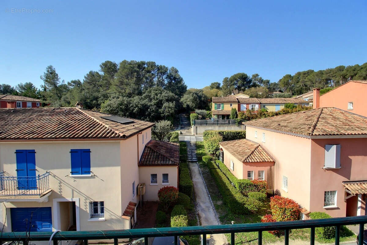 Appartement à SAINT-CLEMENT-DE-RIVIERE