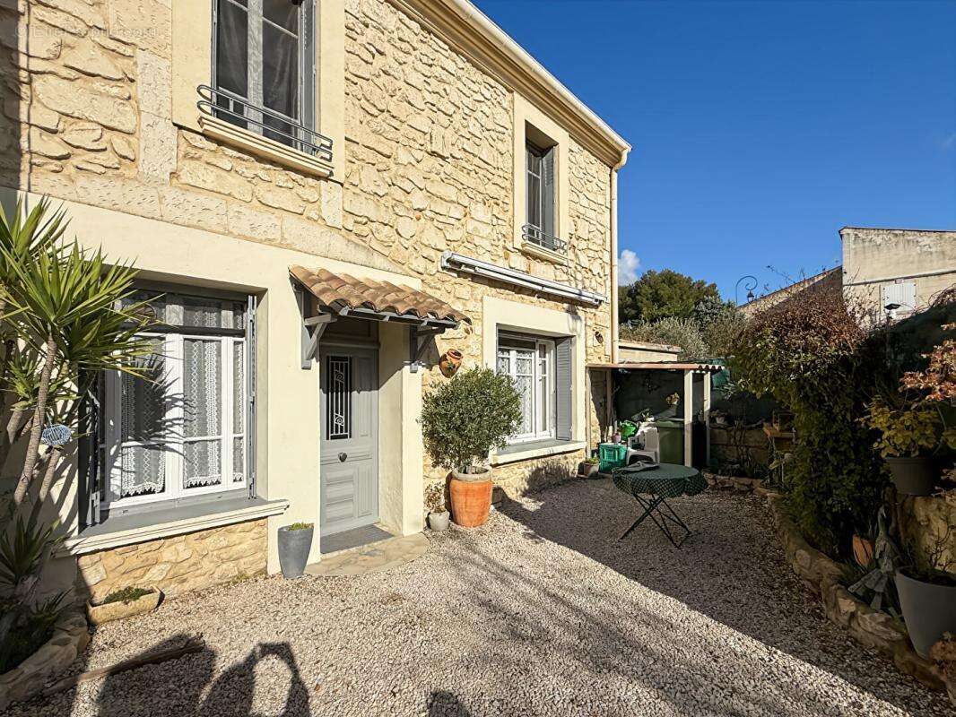 Maison à EYRAGUES