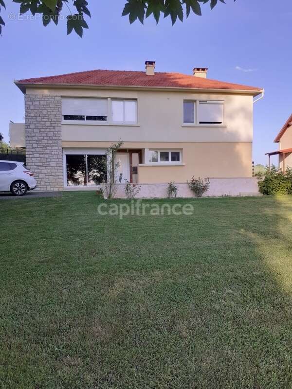 Dpt Dordogne (24), à vendre GENIS maison P5 de 113,78 m² - Terrain de 8 228,00 m² - photo 2