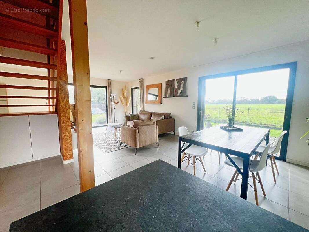 Maison à SAINT-LEGER-LES-VIGNES