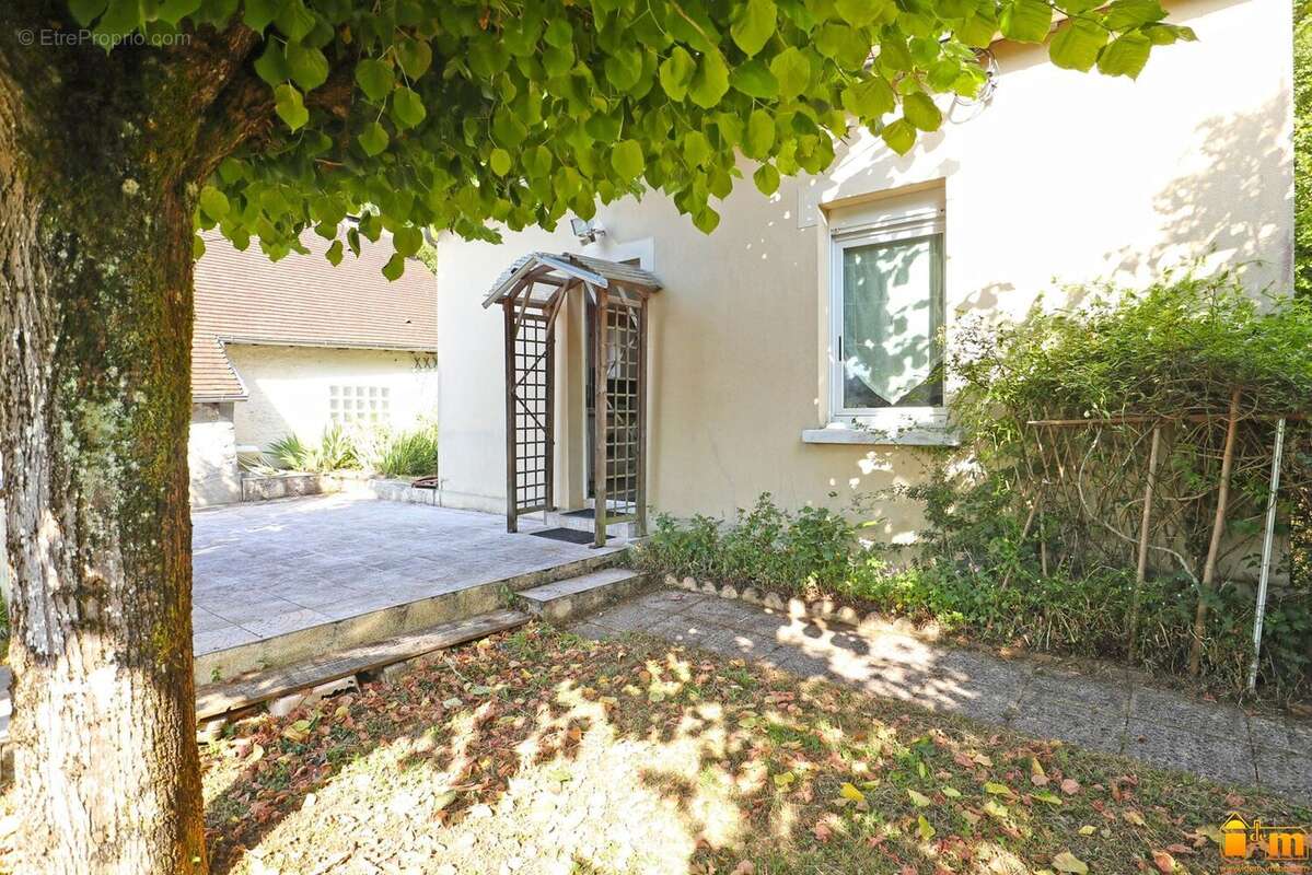 Maison à SACLAS