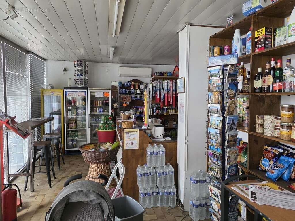 Commerce à FLEURANCE