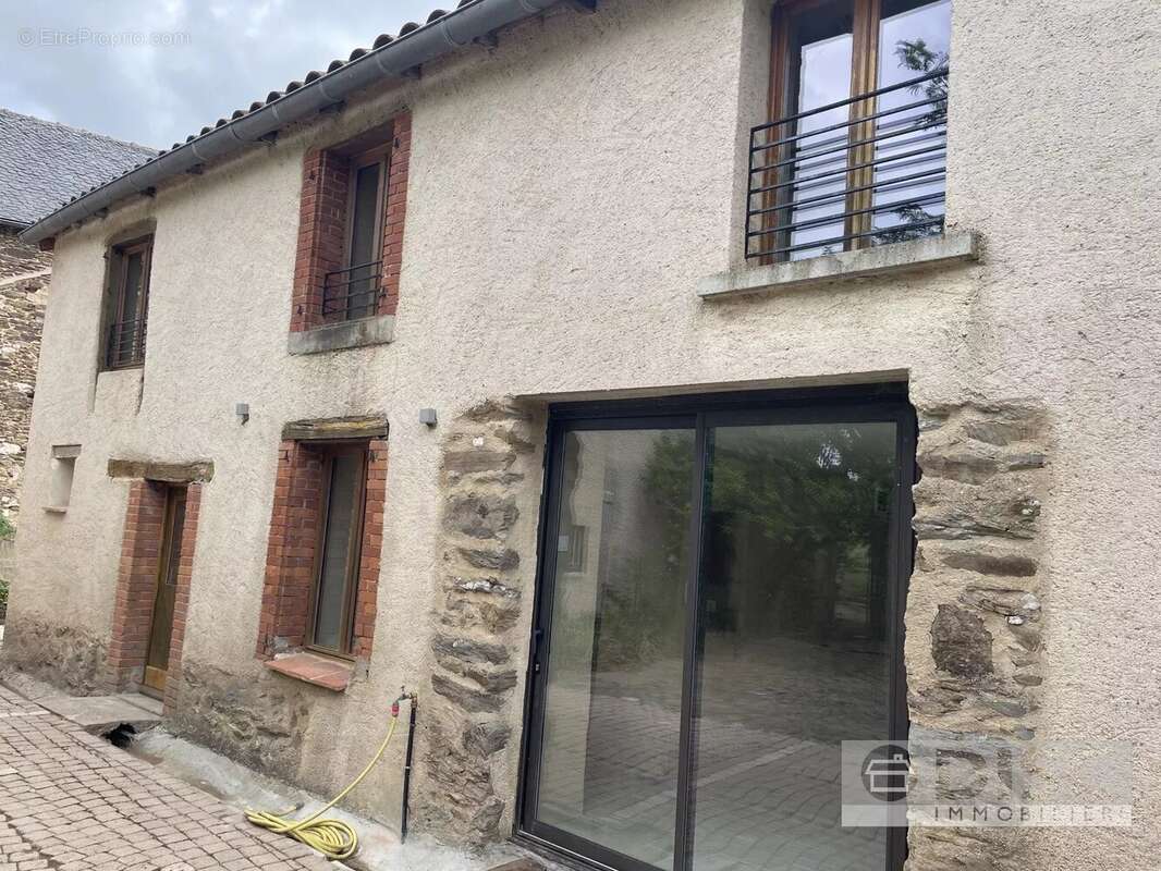 Maison à MIRANDOL-BOURGNOUNAC