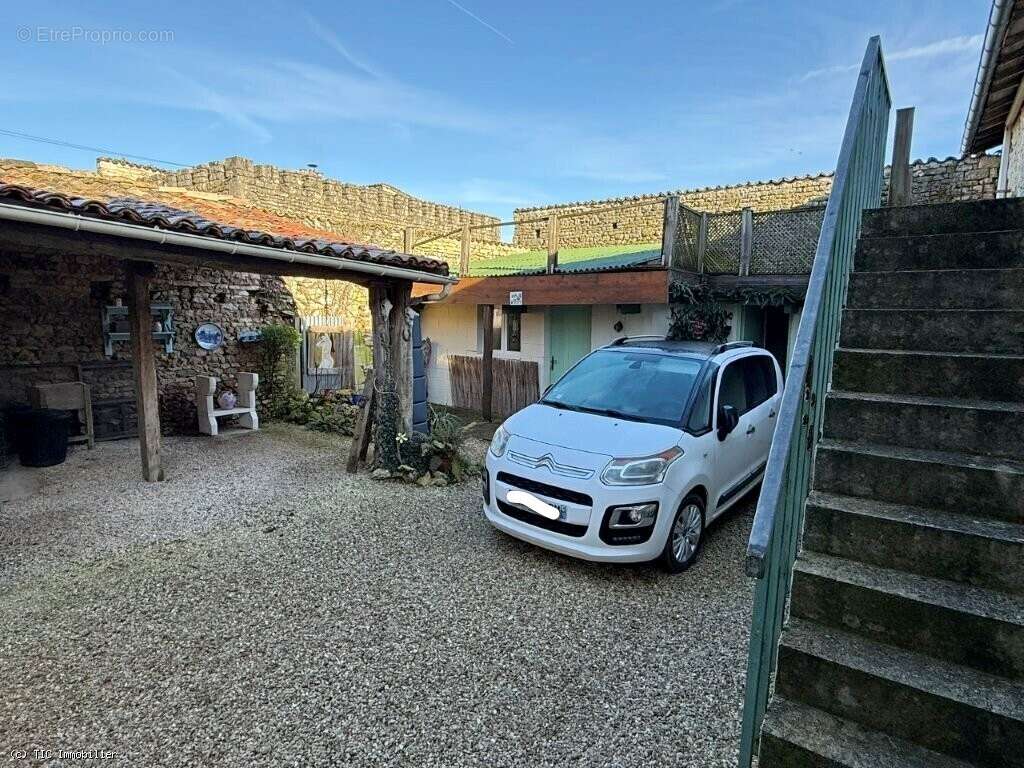 Maison à SAUZE-VAUSSAIS