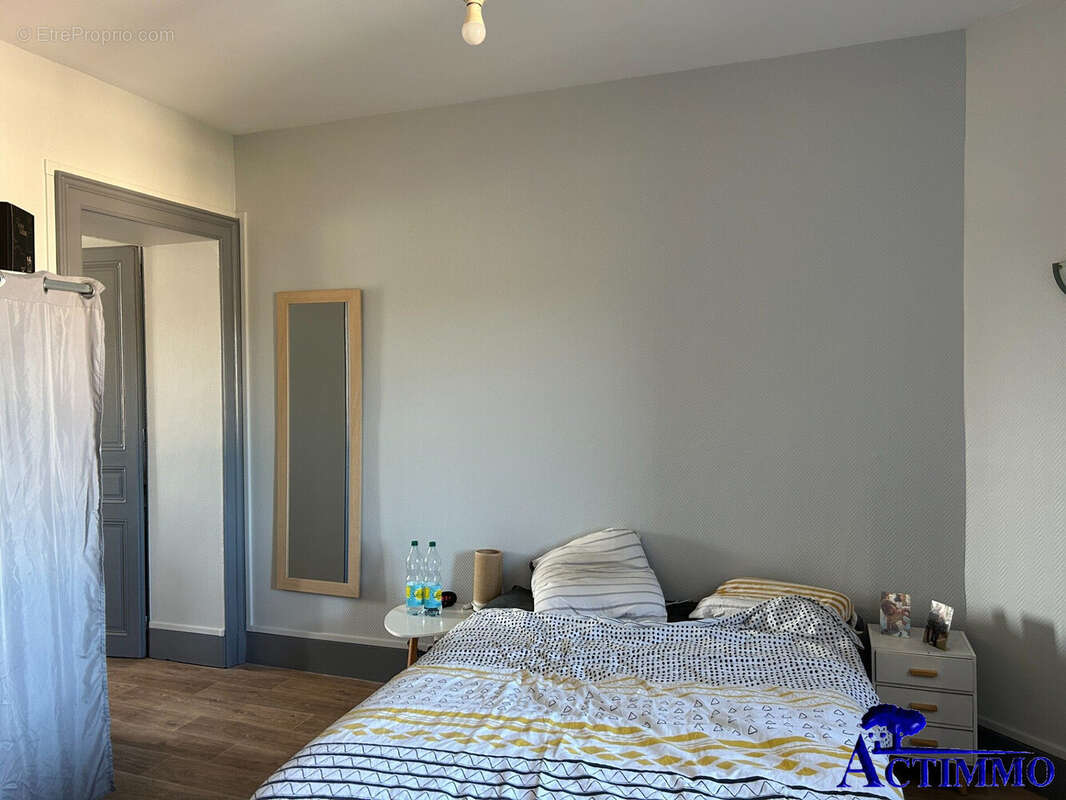 T2 1er étage - Appartement à JOIGNY