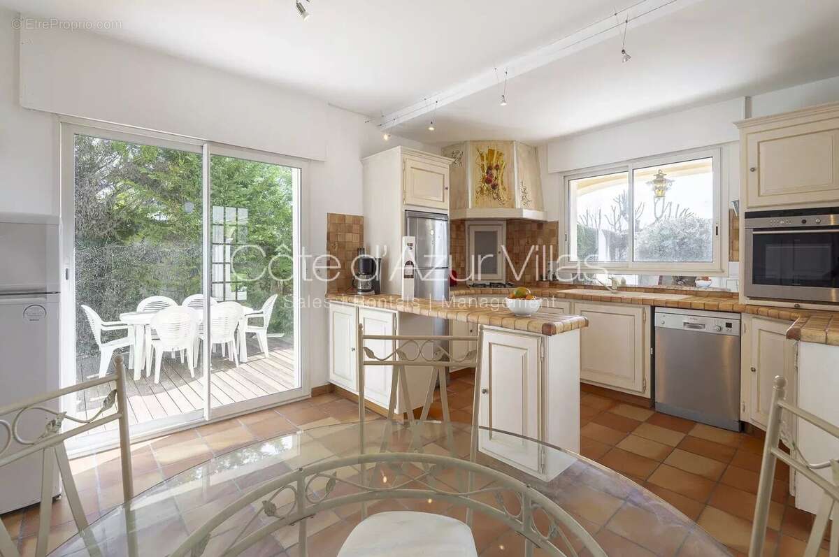 Maison à ROQUEFORT-LES-PINS