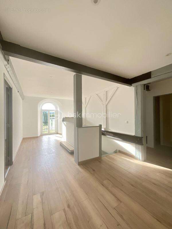 Appartement à VERNOU-LA-CELLE-SUR-SEINE