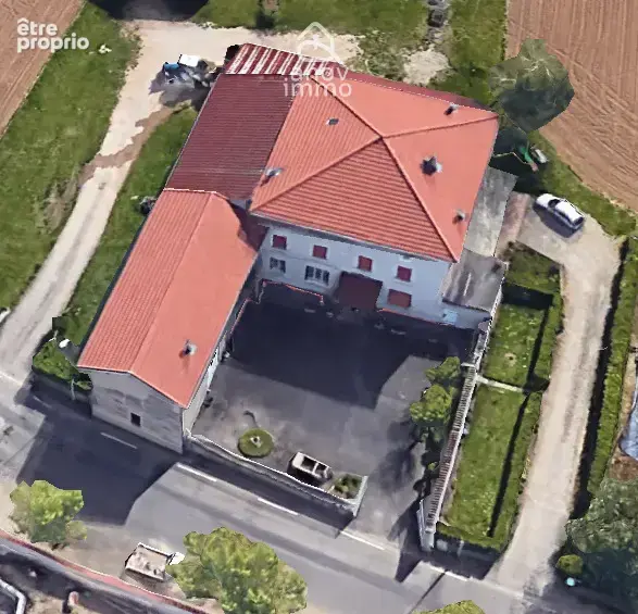 Grand corps de ferme avec 2 logements et dépendances - photo 1