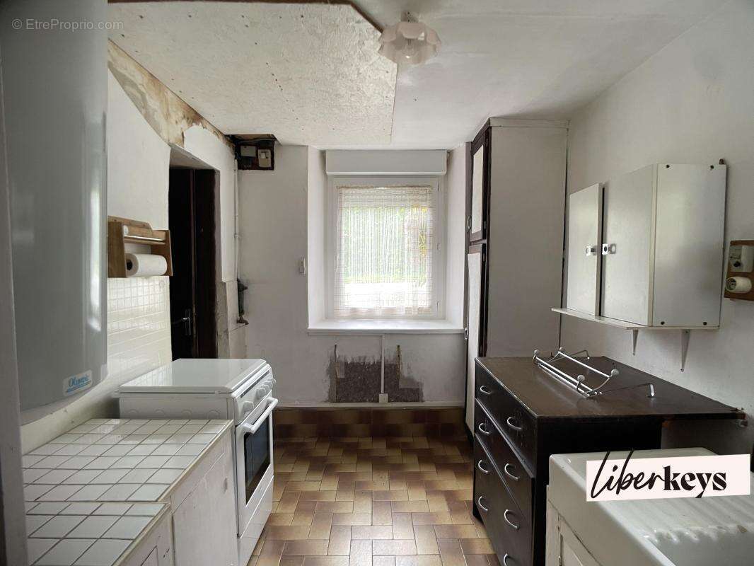 Maison à LA ROCHE-DERRIEN