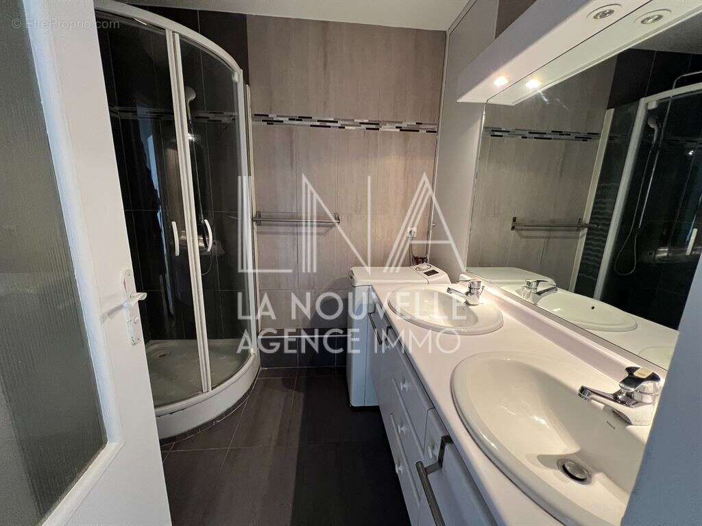 Appartement à LES LILAS