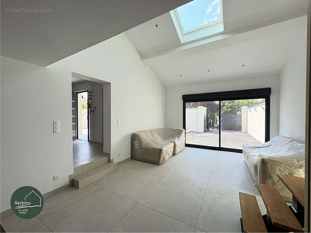 Maison - Quartier des Femmes Savantes - 124 m² surface utile - photo 2