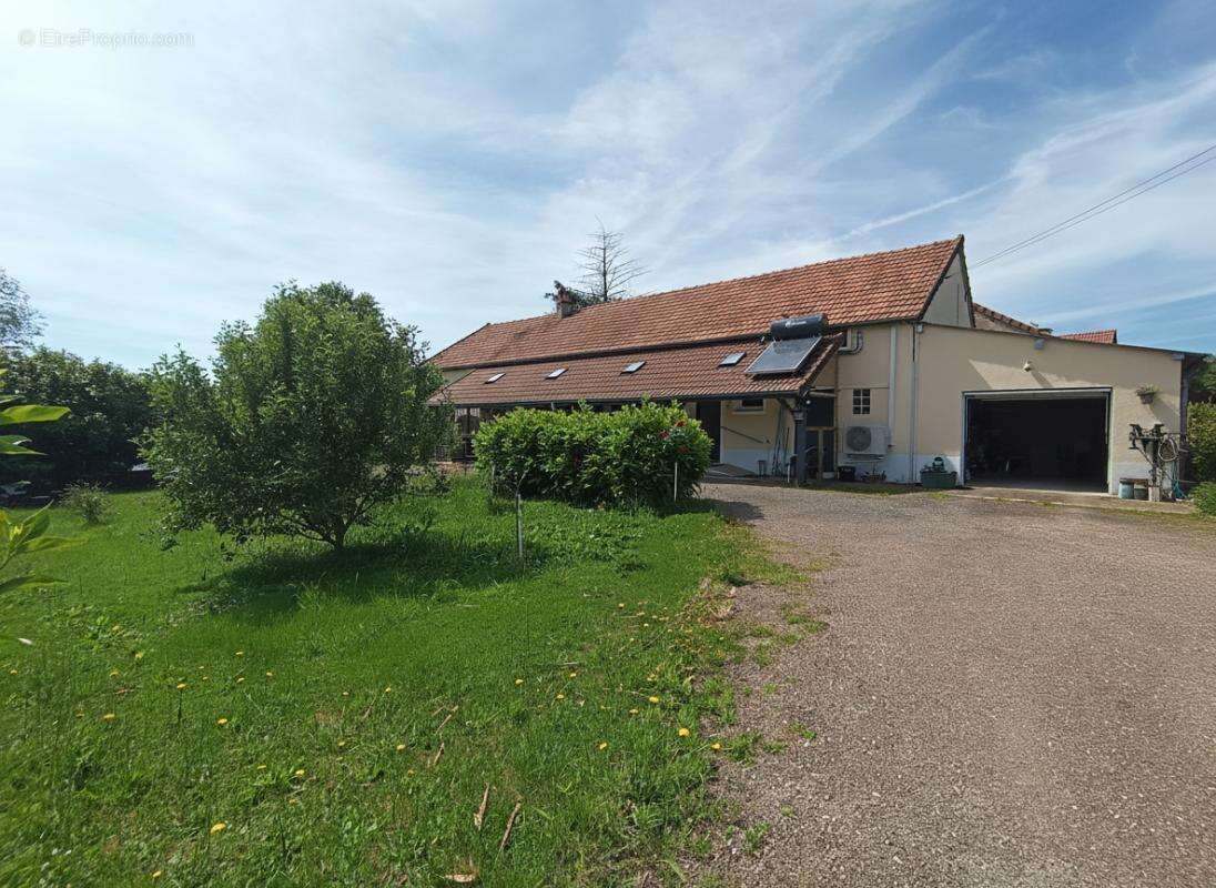 Maison à CHAMPVERT