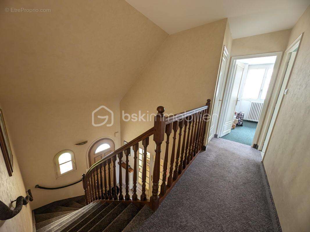 À Liffré, dans un quartier très recherché, venez découvrir cette jolie maison familiale pleine de charme et de potentiel ! - photo 8