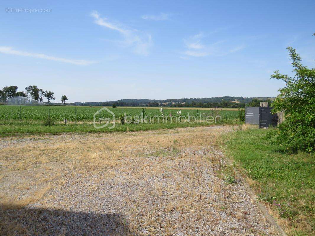 Maison de plain-pied rénovée de 125 m² – Aucun travaux – Dépendances et fort potentiel - photo 9