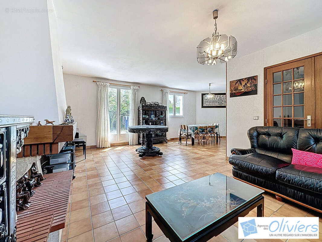 Maison à VOISINS-LE-BRETONNEUX