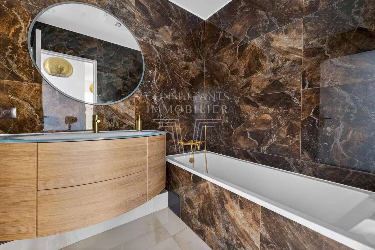 Appartement à LEVALLOIS-PERRET