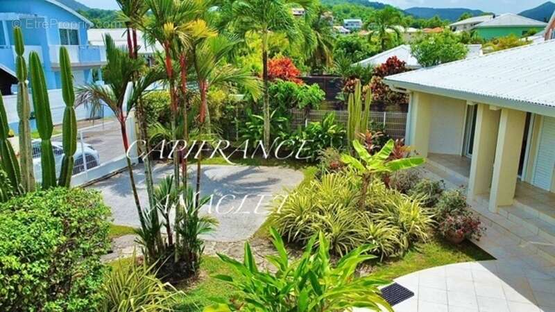 Maison à LES TROIS-ILETS