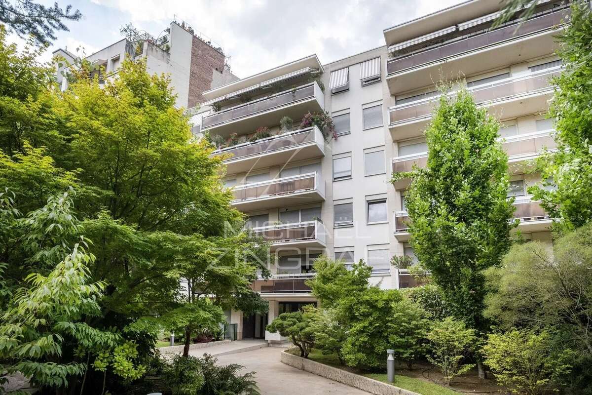 A vendre - 2 Pièces - Inkermann-  Jardin - Lycée Pasteur- Bon état - photo 12