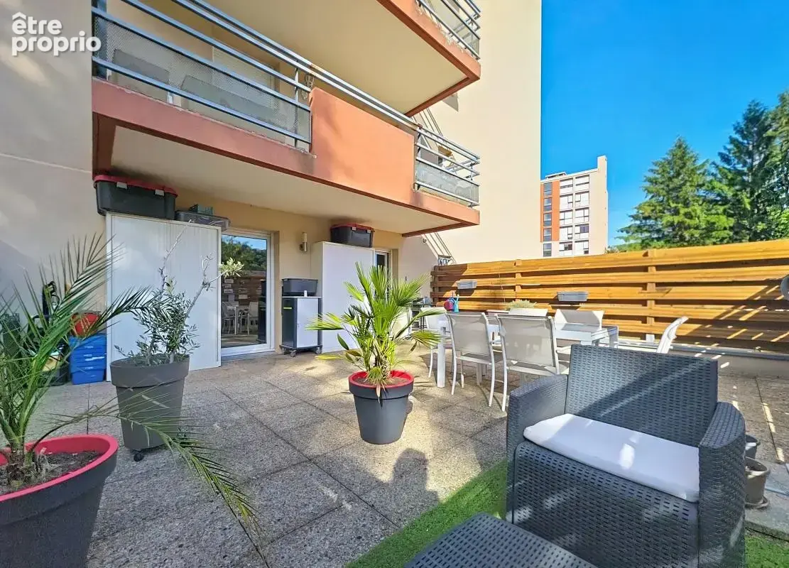 Appartement -  1 Chambre - Terrasse - Cave - Place de parking privative - Garage en sus - Proche commodités - photo 5