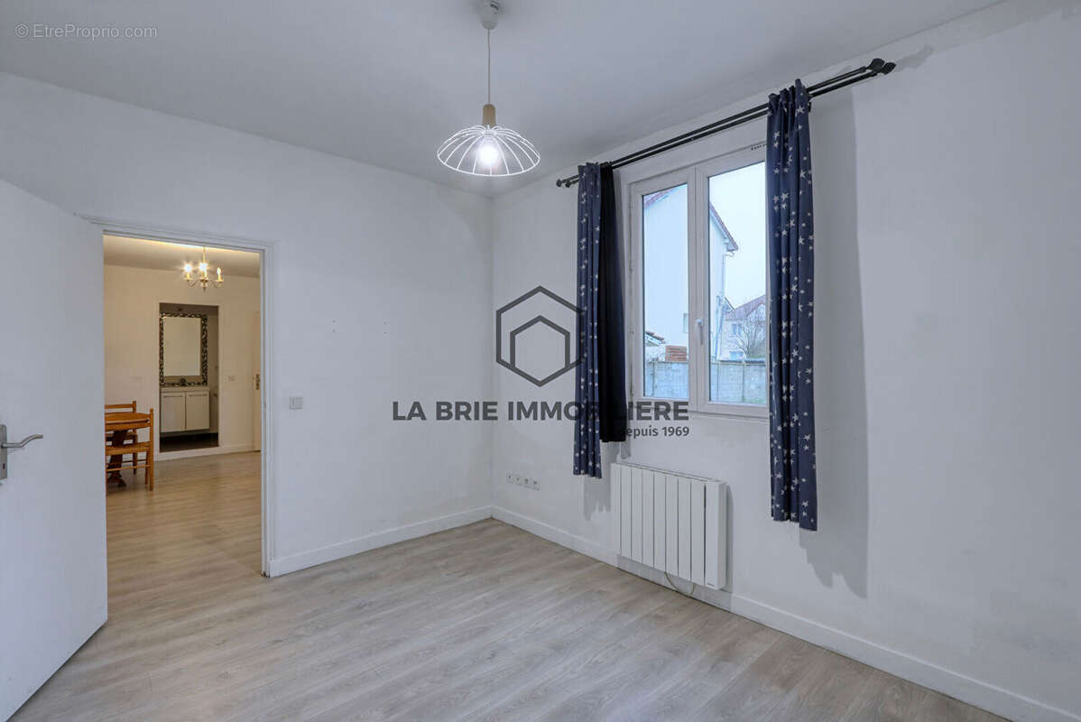 Maison à VILLECRESNES